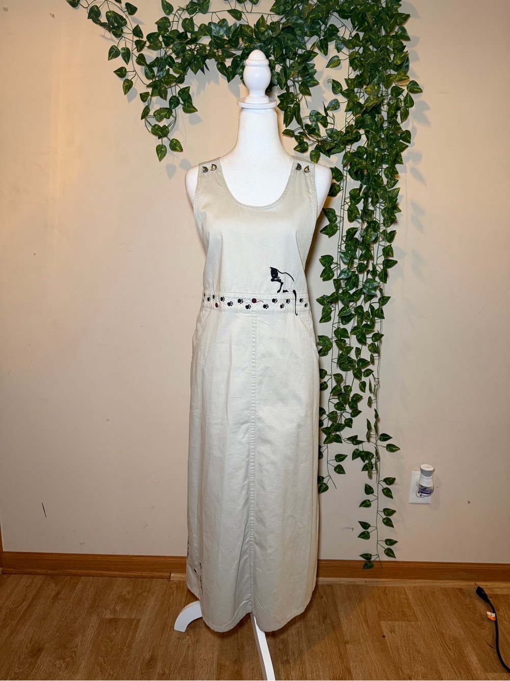 Vintage Cj Banks Cream Sleeveless Maxi Dress with Cat- 🐈 Embroidered Detail